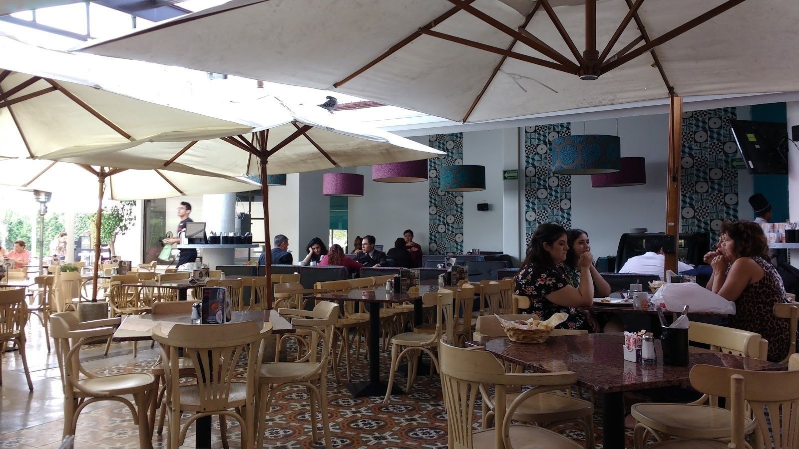 <span class="translation_missing" title="translation missing: en.meta.location_title, location_name: Café Chai Terranova, city: Guadalajara">Location Title</span>