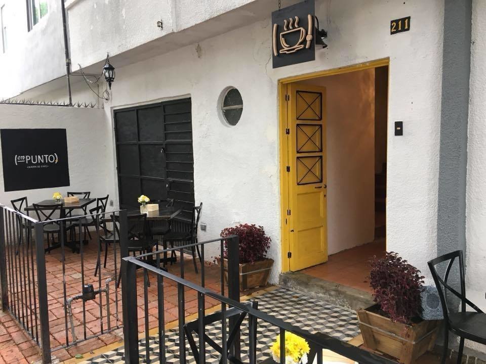 <span class="translation_missing" title="translation missing: en.meta.location_title, location_name: En Punto. Barra de Café, city: Guadalajara">Location Title</span>