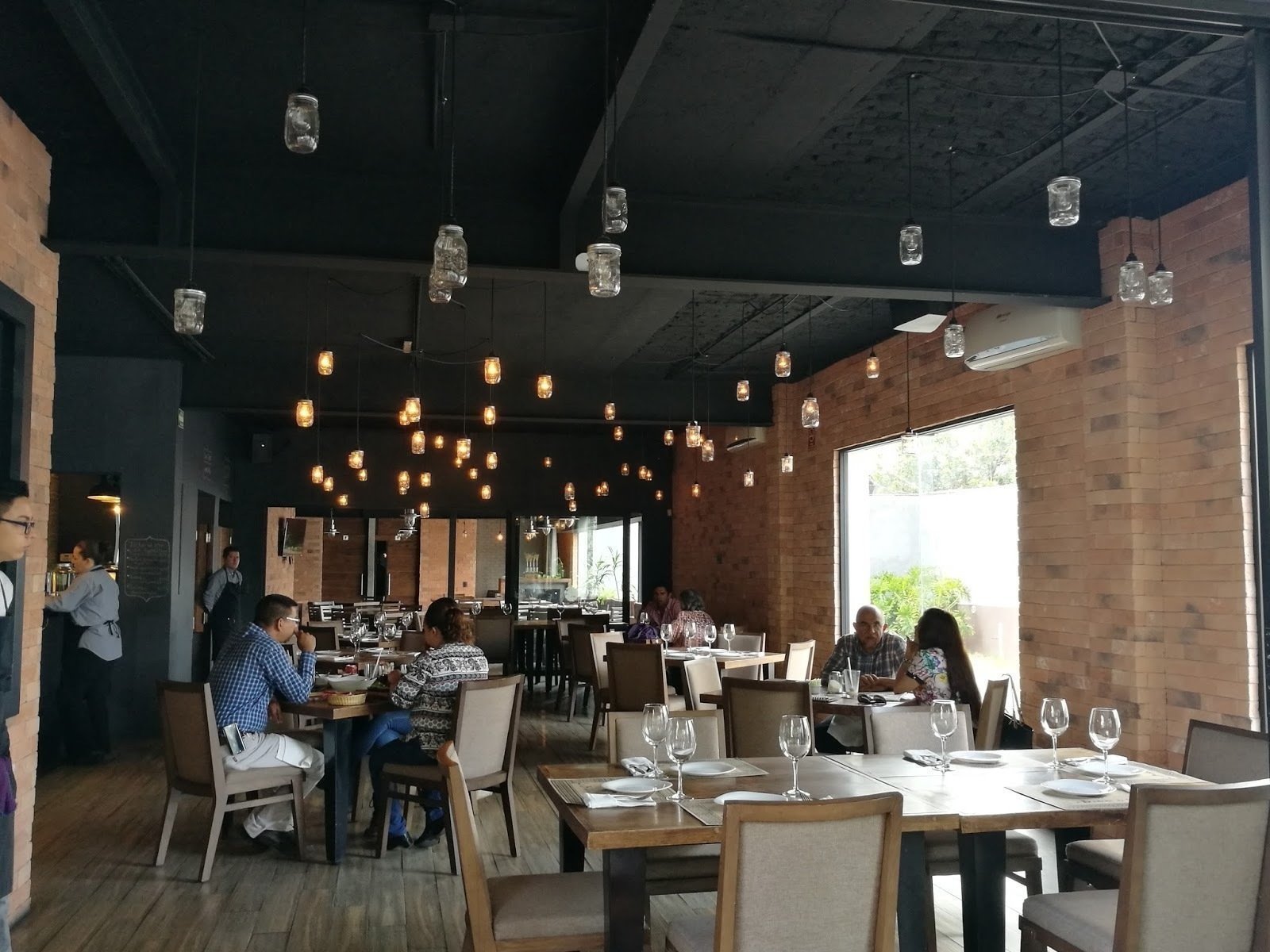 <span class="translation_missing" title="translation missing: en.meta.location_title, location_name: La Bodega de León, city: Guadalajara">Location Title</span>