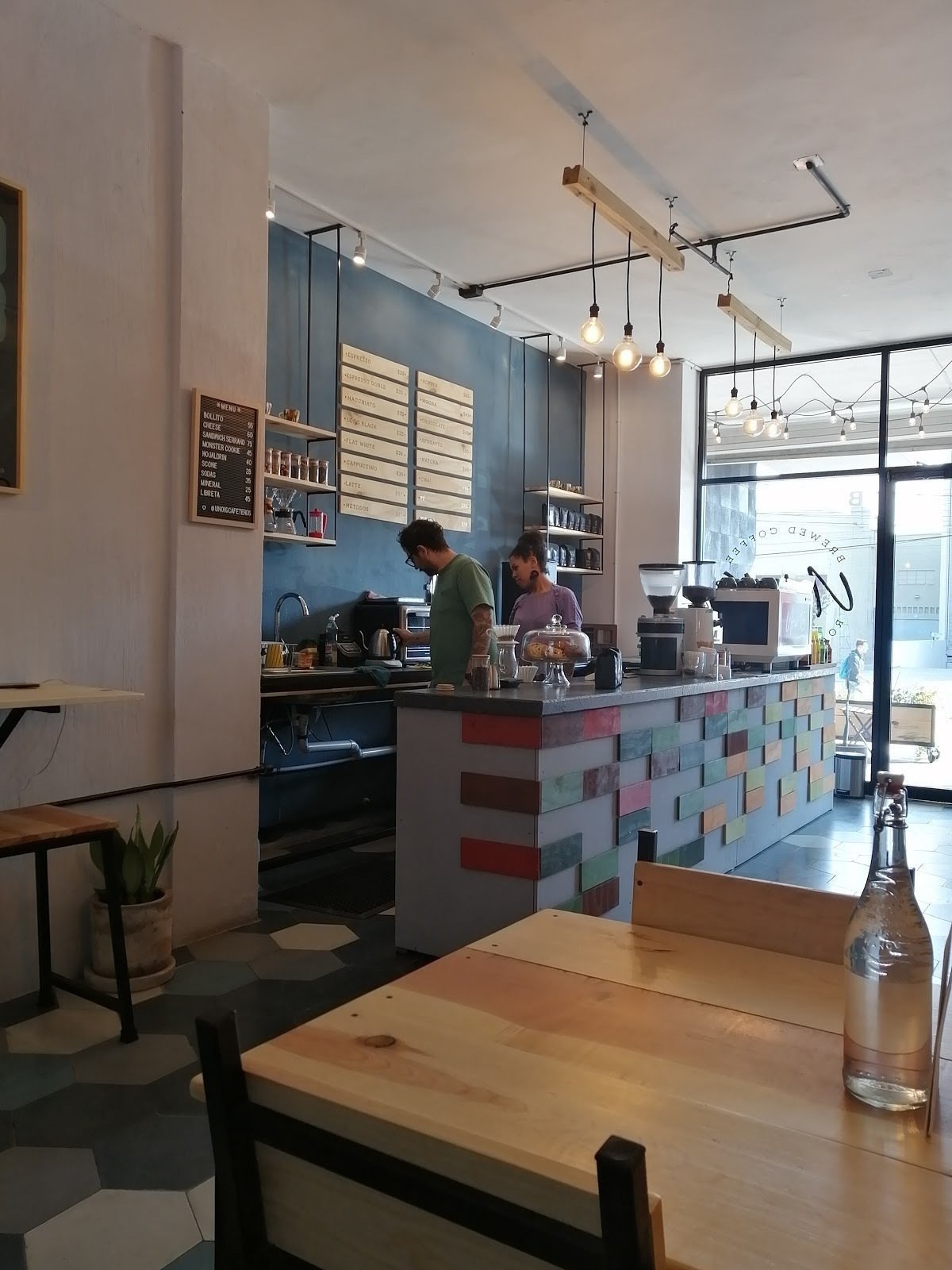 <span class="translation_missing" title="translation missing: en.meta.location_title, location_name: Uno:16 Cafeteros, city: Guadalajara">Location Title</span>