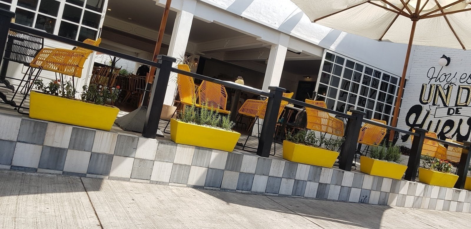 <span class="translation_missing" title="translation missing: en.meta.location_title, location_name: Yolk &amp; White, city: Guadalajara">Location Title</span>