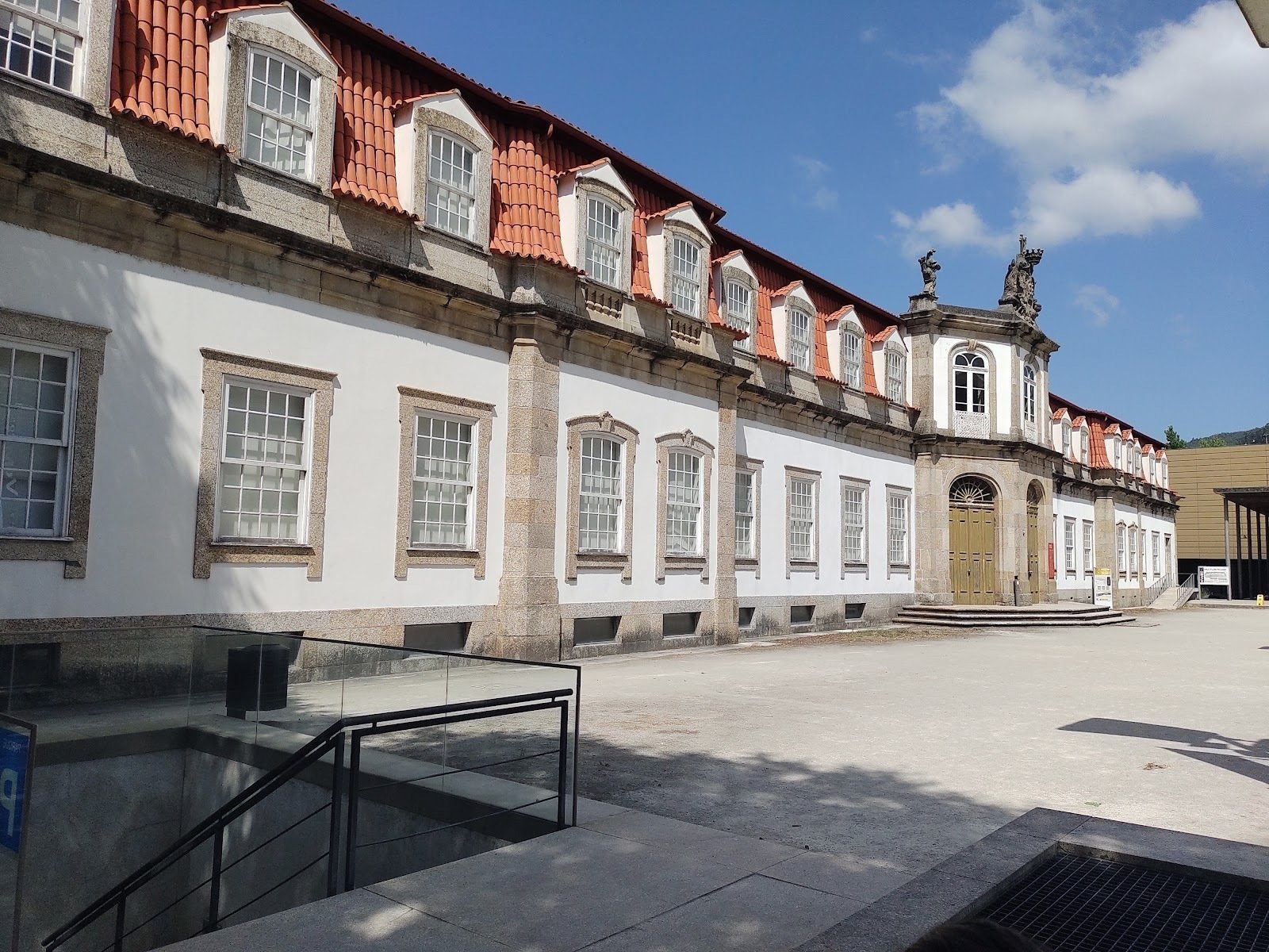 <span class="translation_missing" title="translation missing: en.meta.location_title, location_name: Vila Flor - Café Concerto (CCVF), city: Guimarães">Location Title</span>