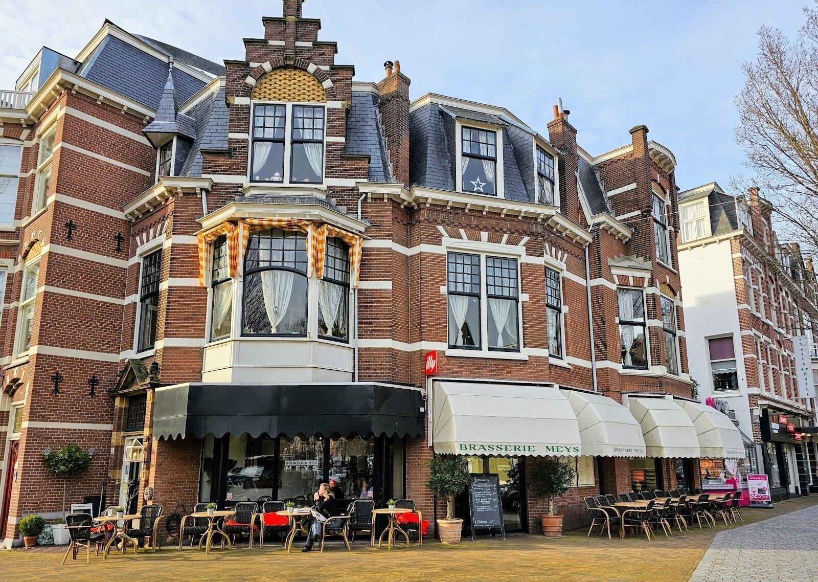 <span class="translation_missing" title="translation missing: en.meta.location_title, location_name: Brasserie Meys, city: Hague">Location Title</span>