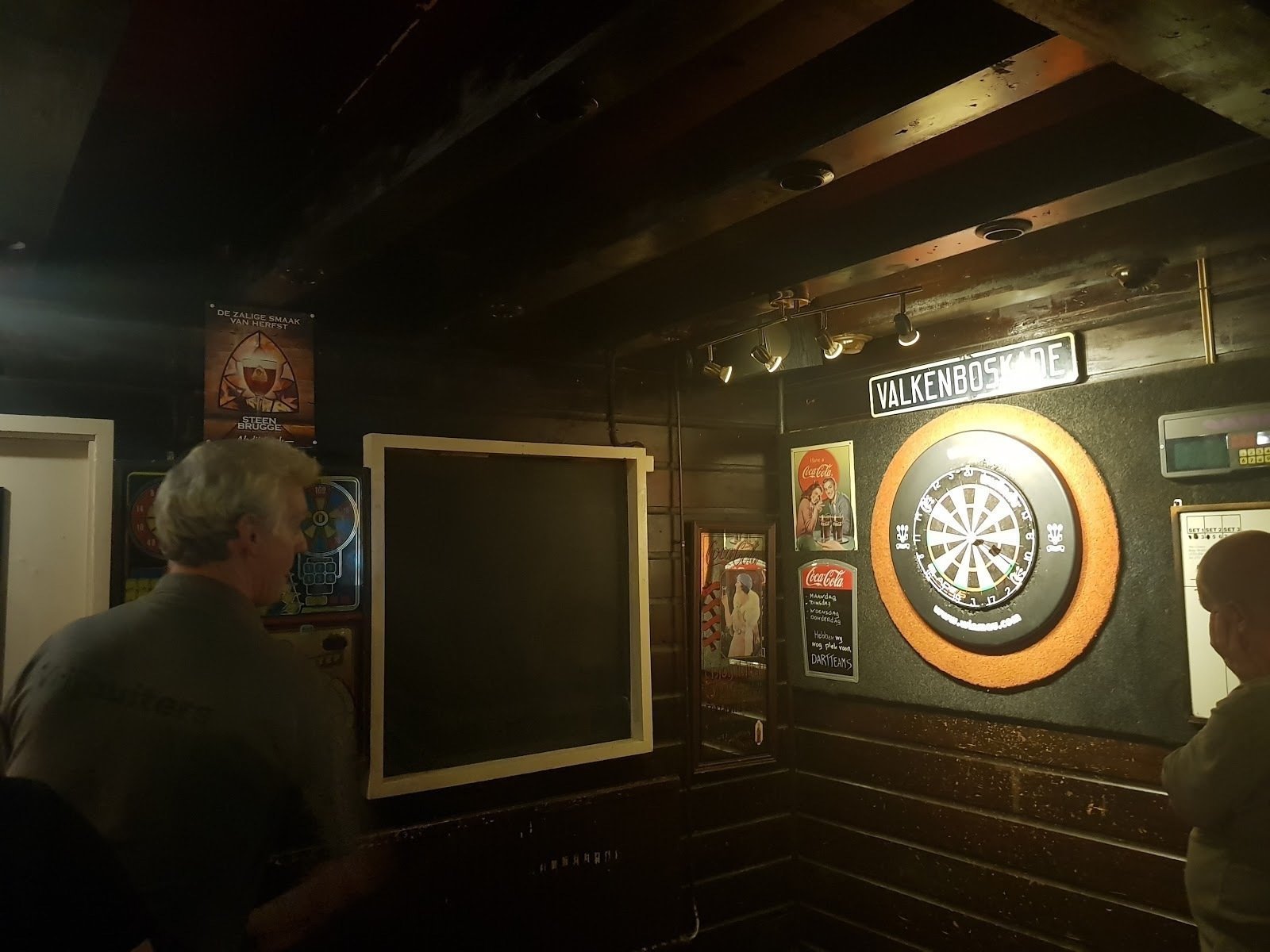 <span class="translation_missing" title="translation missing: en.meta.location_title, location_name: entertainer Dartsbar, city: Hague">Location Title</span>