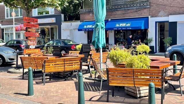 the UPSIDE café