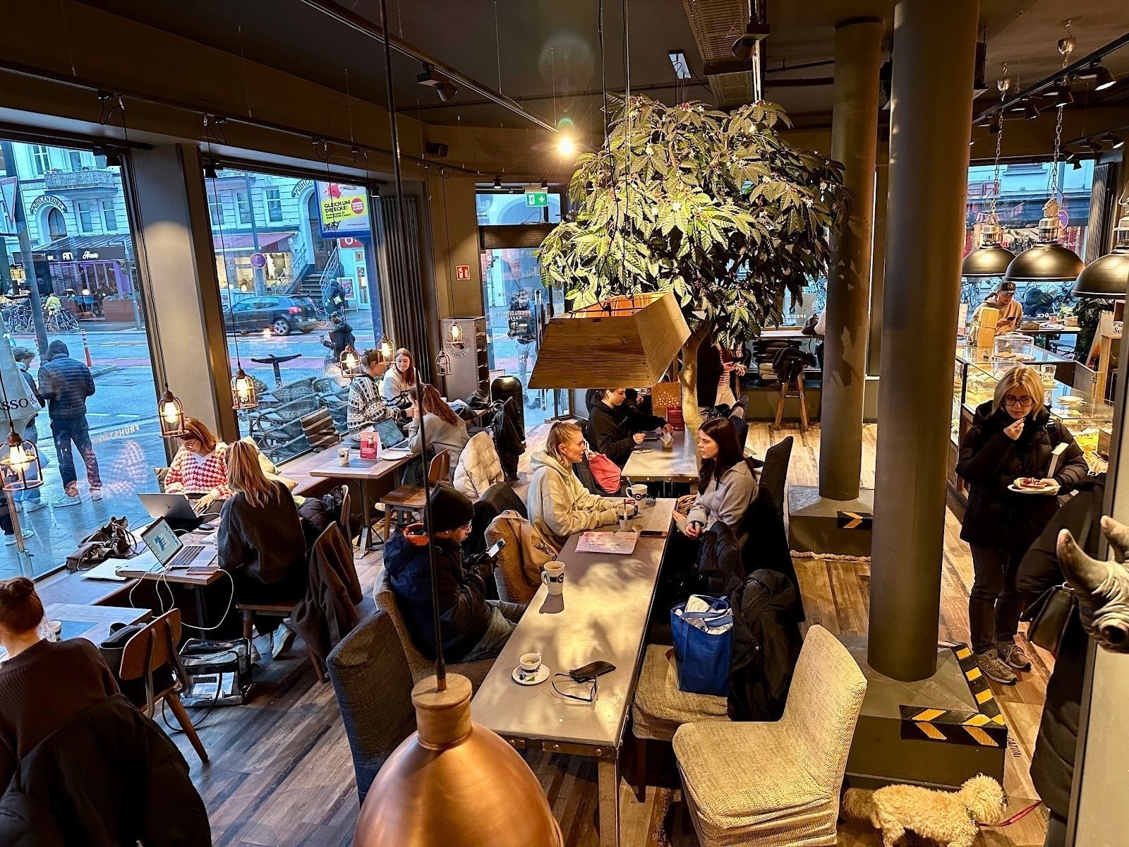 <span class="translation_missing" title="translation missing: en.meta.location_title, location_name: Espresso House, city: Hamburg">Location Title</span>
