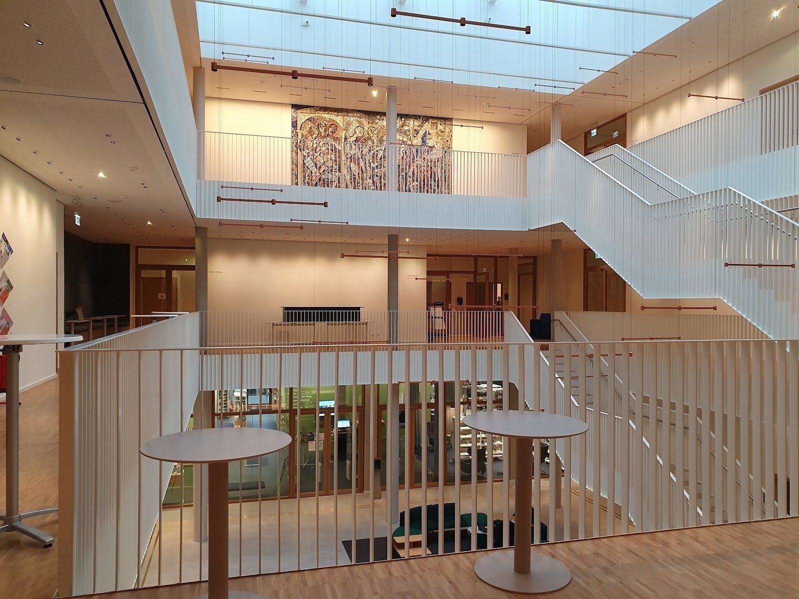 <span class="translation_missing" title="translation missing: en.meta.location_title, location_name: KörberHaus, city: Hamburg">Location Title</span>