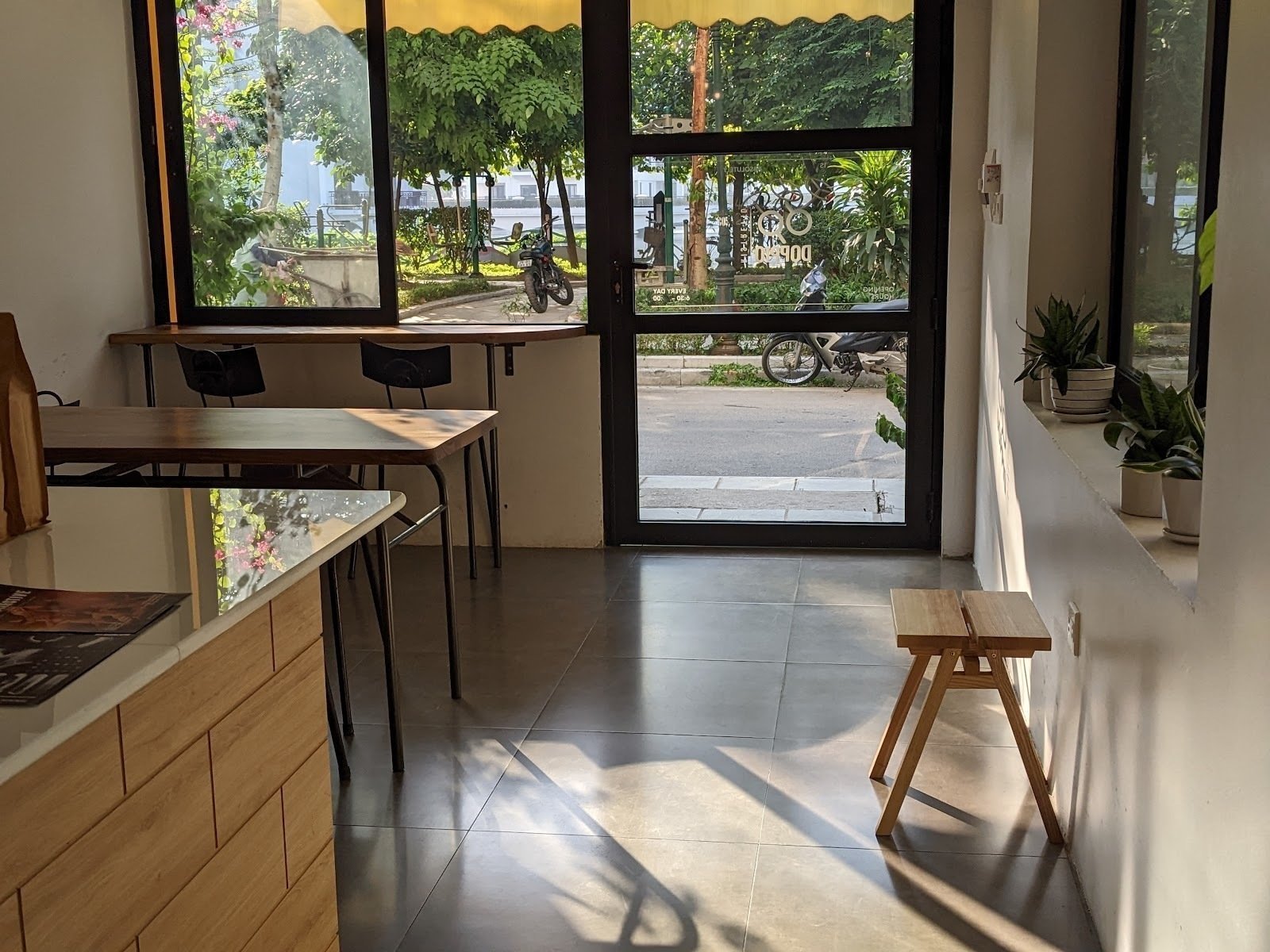 <span class="translation_missing" title="translation missing: en.meta.location_title, location_name: Caffe Doppio, city: Hanoi">Location Title</span>
