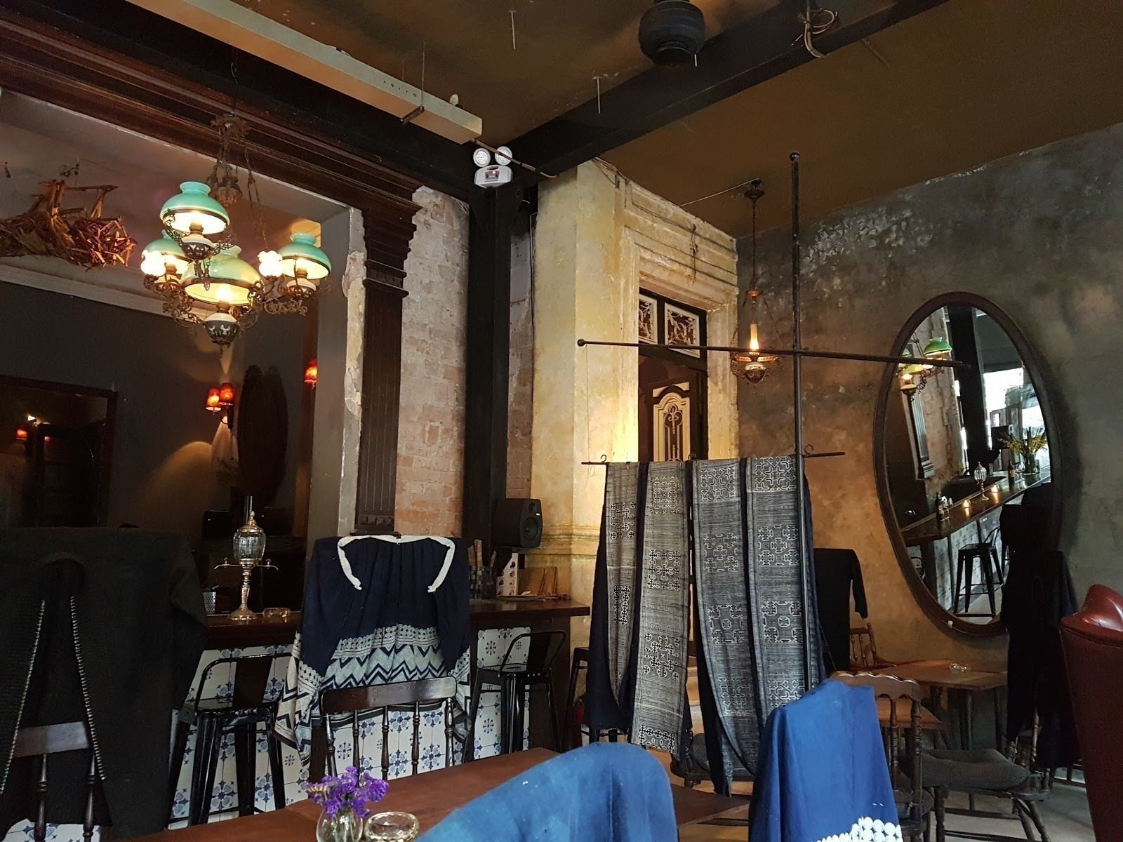 <span class="translation_missing" title="translation missing: en.meta.location_title, location_name: Cosa Nostra Café &amp; Restaurant, city: Hanoi">Location Title</span>