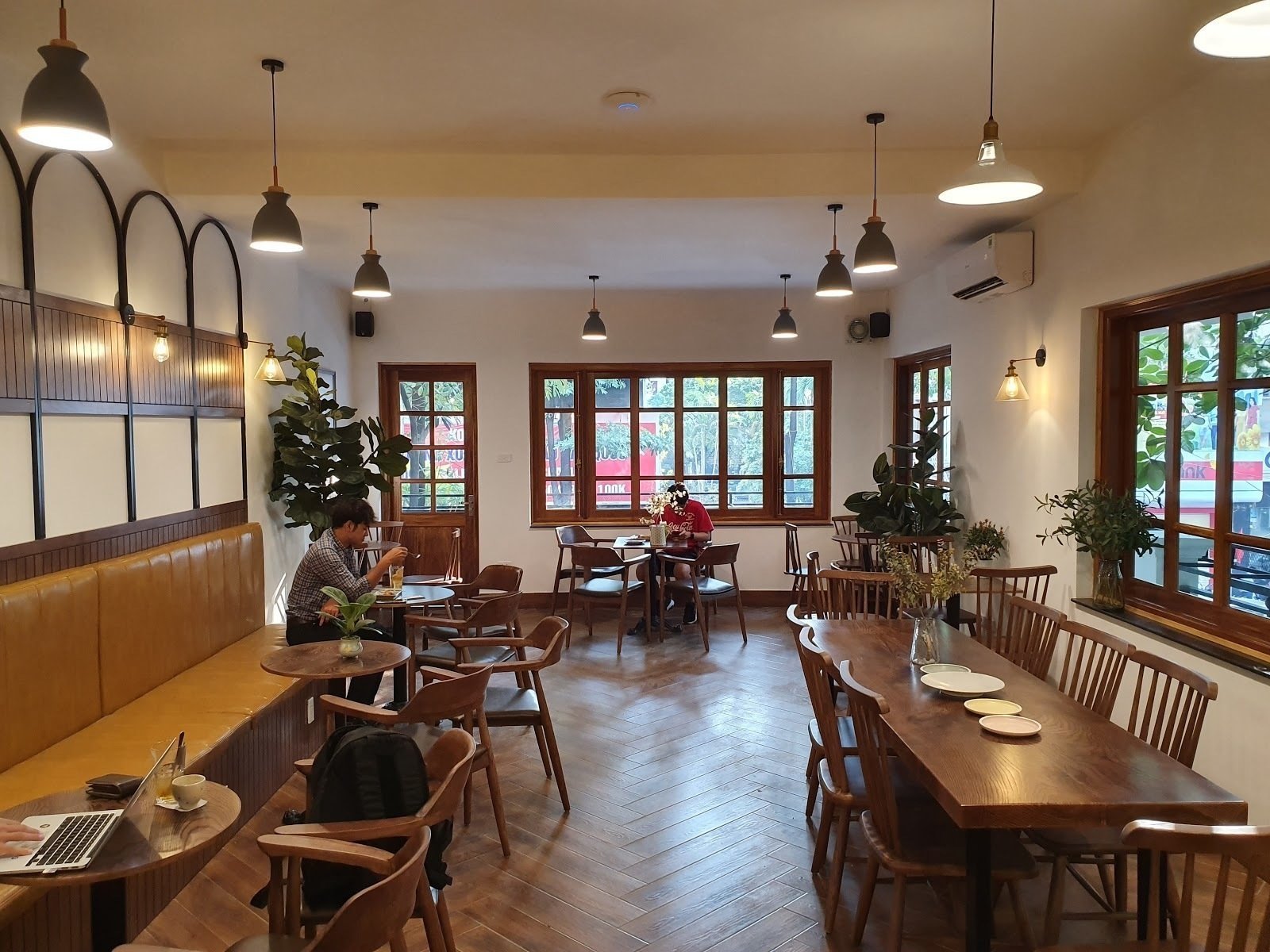 <span class="translation_missing" title="translation missing: en.meta.location_title, location_name: Hub de Tana Coffee Shop, city: Hanoi">Location Title</span>