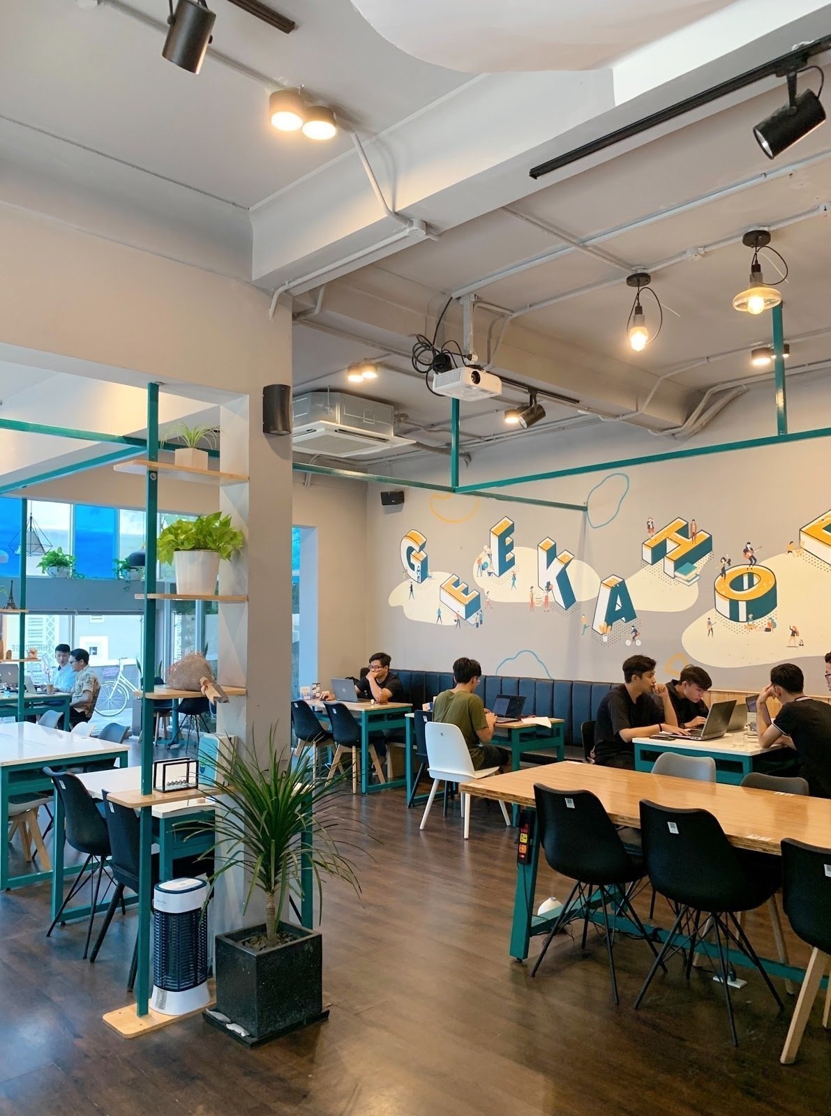 <span class="translation_missing" title="translation missing: en.meta.location_title, location_name: GEEK Hub Huynh Van Banh, city: Ho Chi Minh City">Location Title</span>