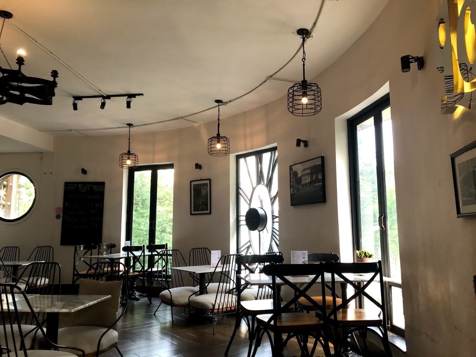 <span class="translation_missing" title="translation missing: en.meta.location_title, location_name: The Loft Cafe &amp; Bistro, city: Ho Chi Minh City">Location Title</span>