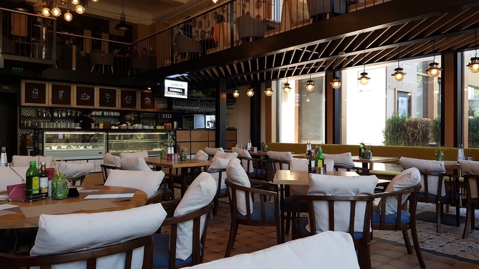 <span class="translation_missing" title="translation missing: en.meta.location_title, location_name: Bistro Moo, city: Iași">Location Title</span>