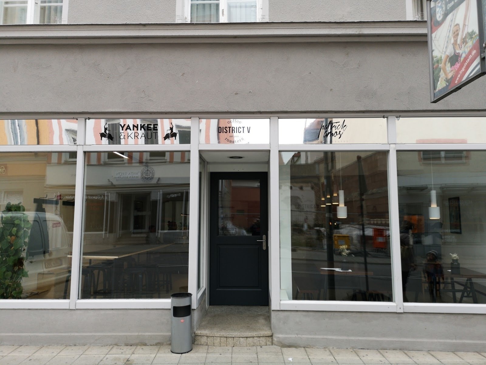 <span class="translation_missing" title="translation missing: en.meta.location_title, location_name: District Five - Café, city: Ingolstadt">Location Title</span>