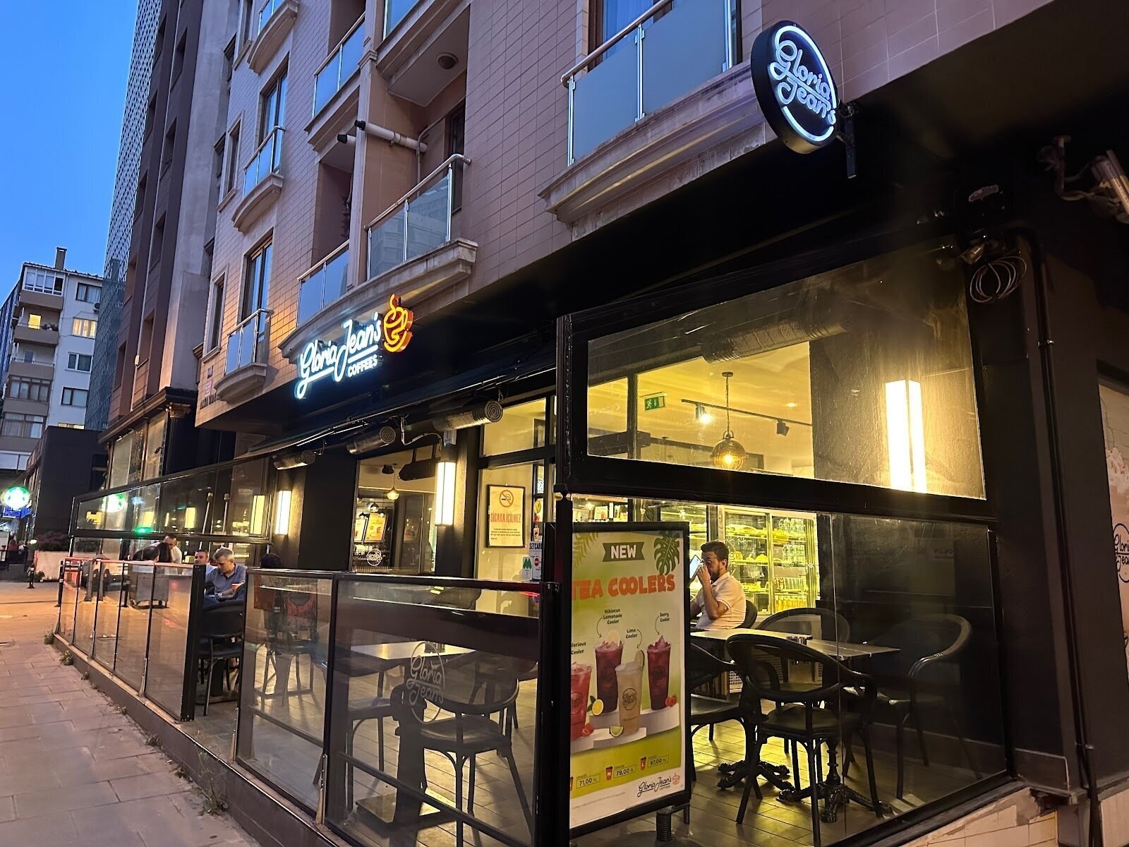 <span class="translation_missing" title="translation missing: en.meta.location_title, location_name: Gloria Jean&#39;s Coffees Sahrayicedit, city: Istanbul">Location Title</span>