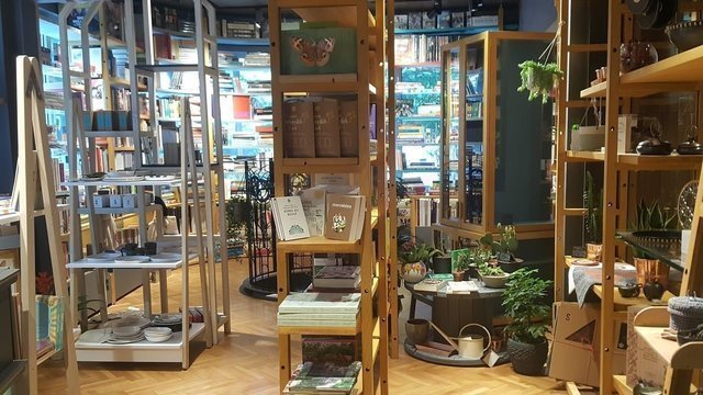 Minoa Bookstore & Café