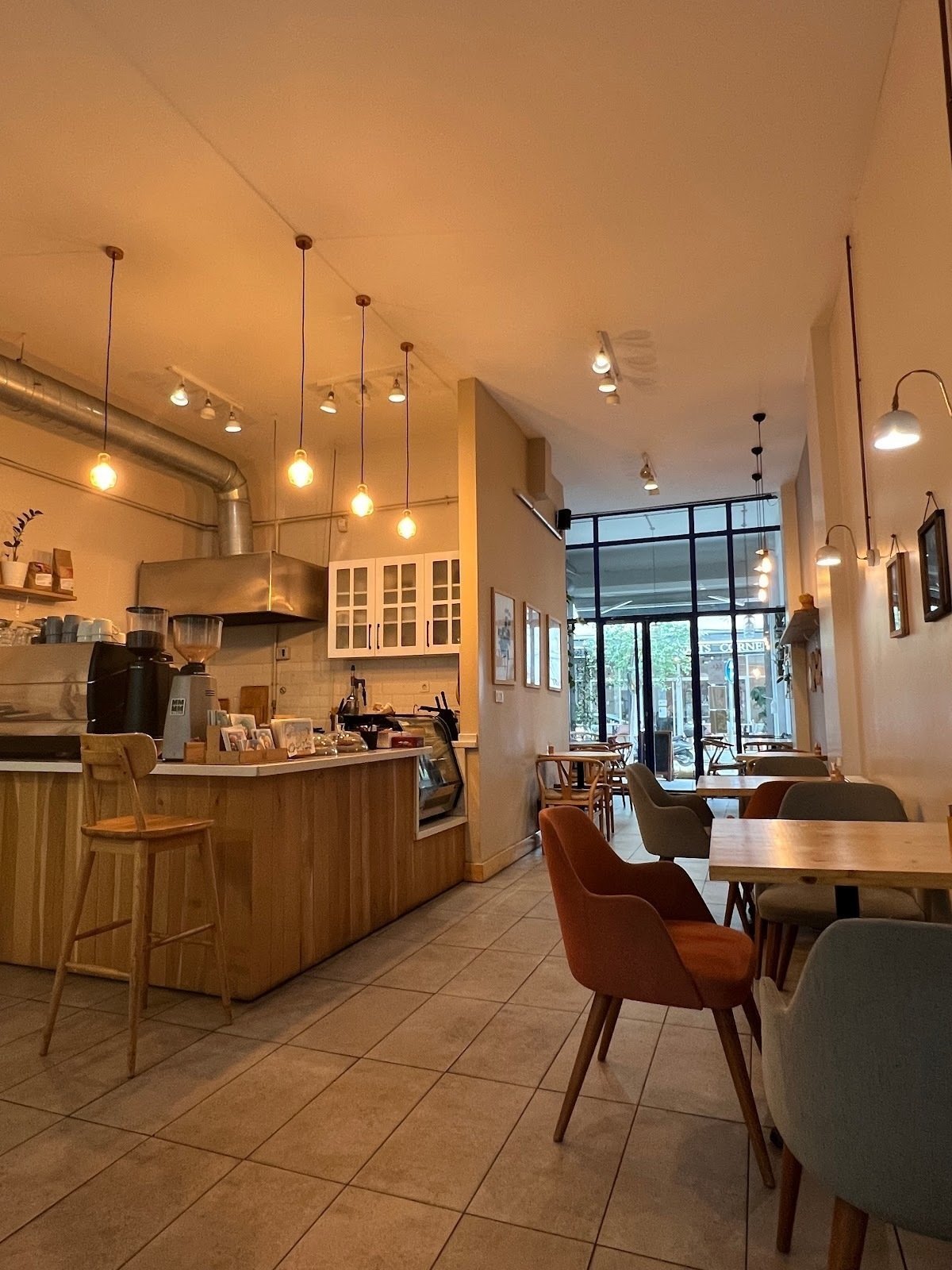 <span class="translation_missing" title="translation missing: en.meta.location_title, location_name: Roots Yeldeğirmeni Cafe, city: Istanbul">Location Title</span>