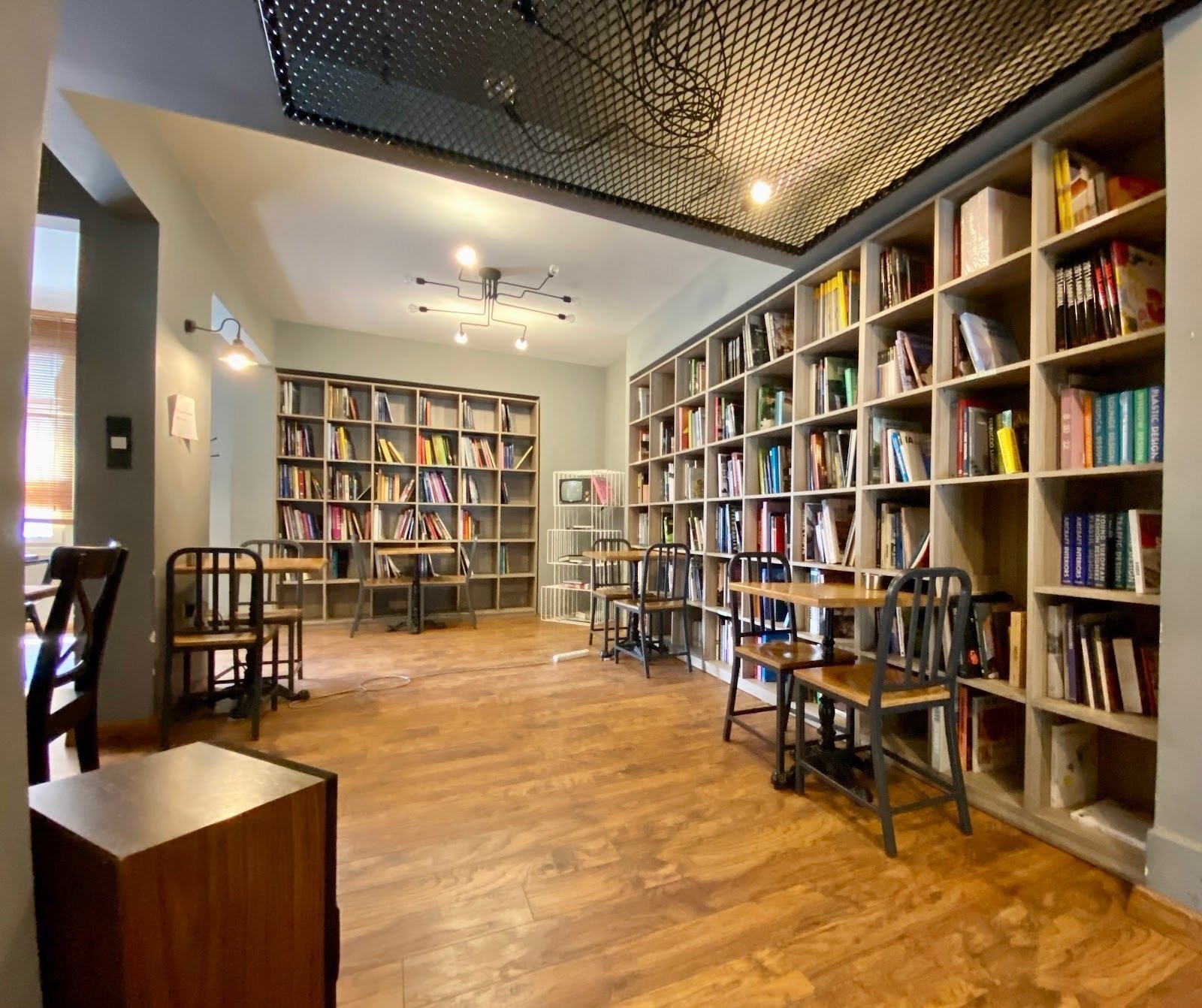 <span class="translation_missing" title="translation missing: en.meta.location_title, location_name: Tasarim Bookshop, city: Istanbul">Location Title</span>