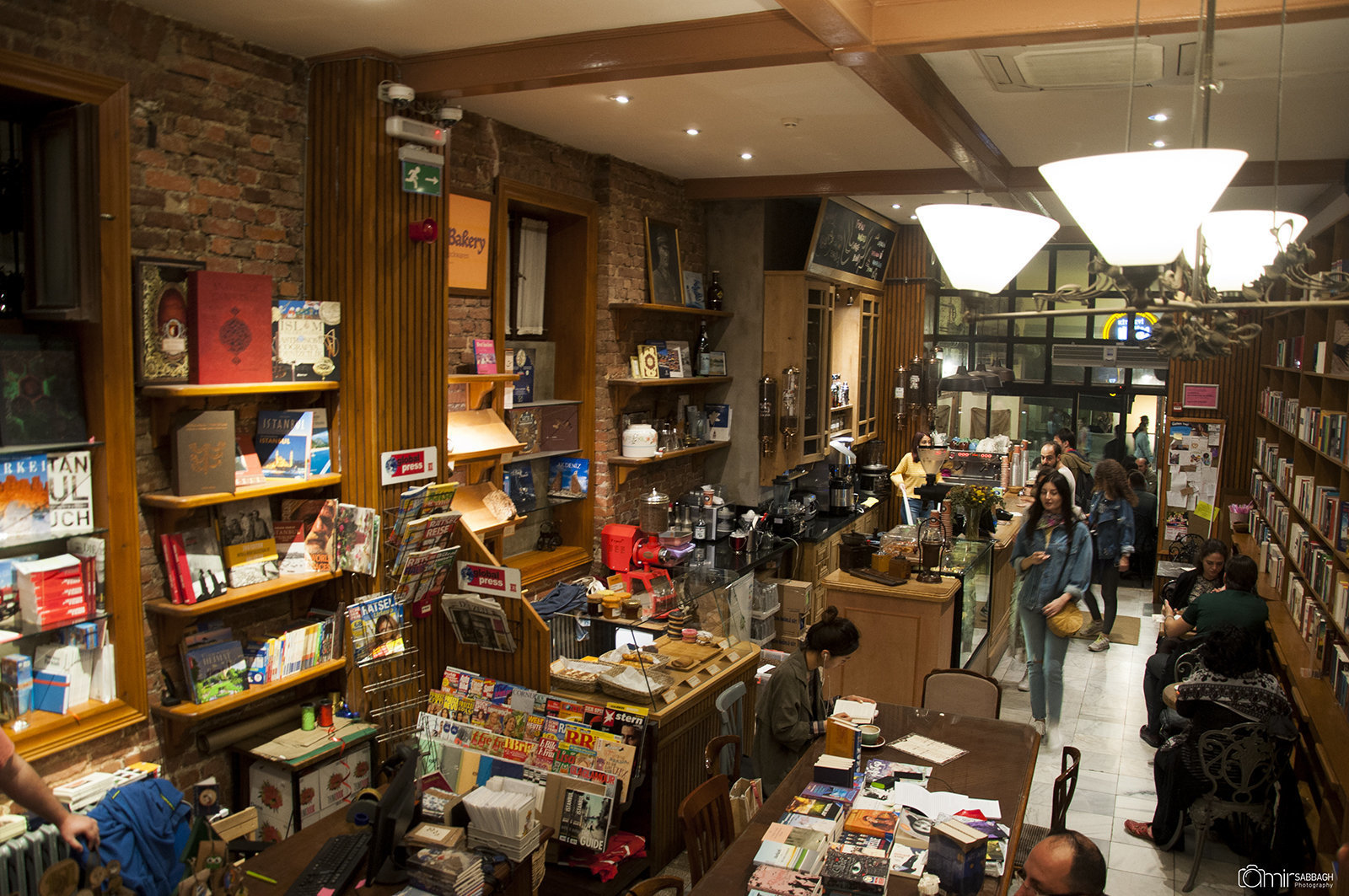 <span class="translation_missing" title="translation missing: en.meta.location_title, location_name: Turkish-German Bookstore &amp; Cafe, city: Istanbul">Location Title</span>