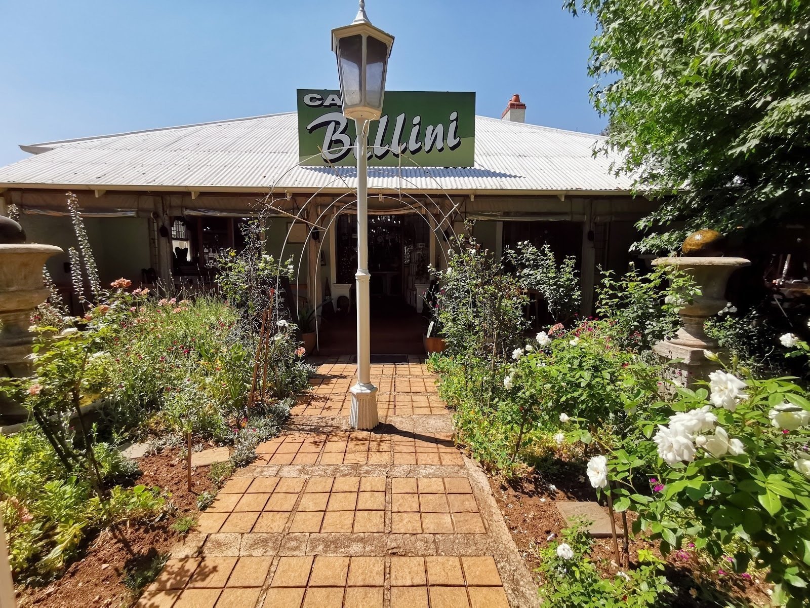 <span class="translation_missing" title="translation missing: en.meta.location_title, location_name: Café Bellini, city: Johannesburg">Location Title</span>