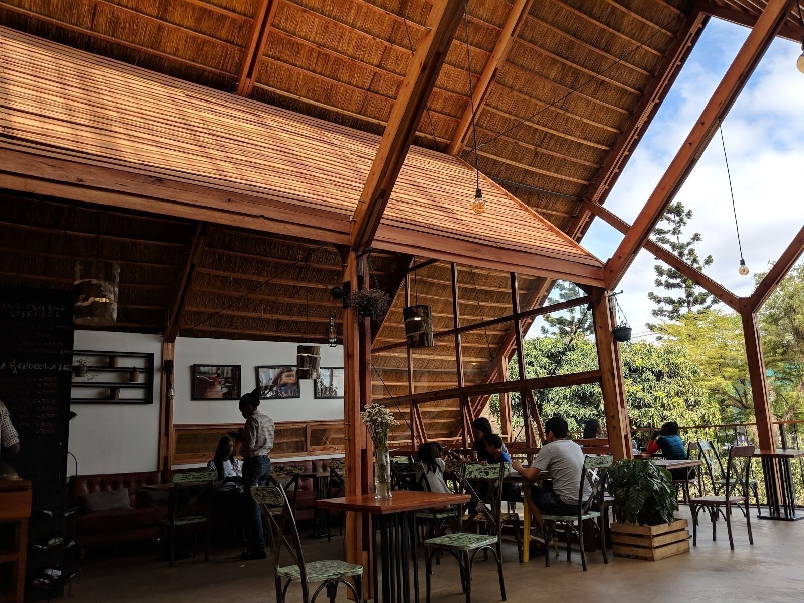 <span class="translation_missing" title="translation missing: en.meta.location_title, location_name: Endiro Coffee @ Muyenga Tank Hill, city: Kampala">Location Title</span>