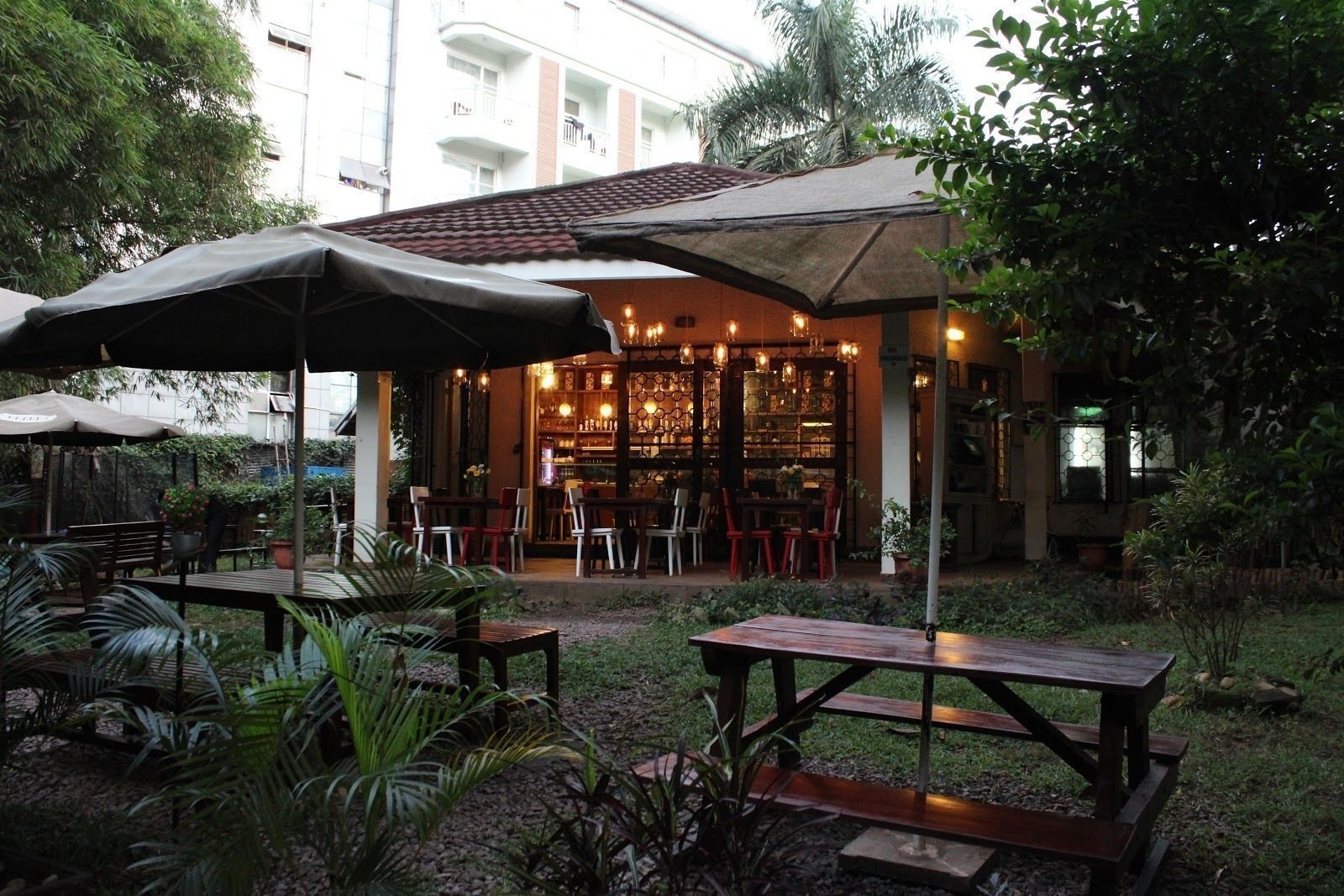 <span class="translation_missing" title="translation missing: en.meta.location_title, location_name: Prunes, city: Kampala">Location Title</span>