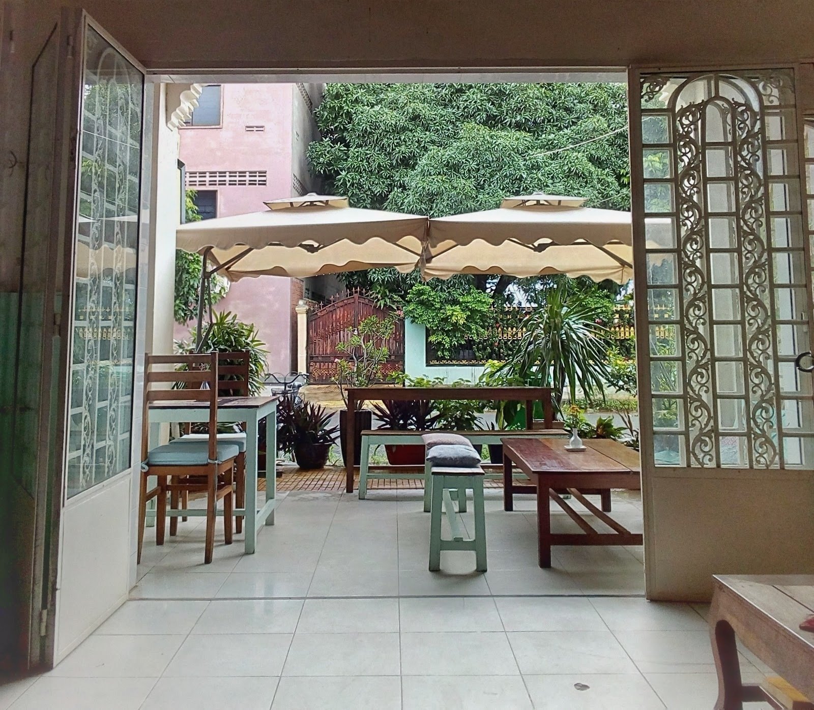 <span class="translation_missing" title="translation missing: en.meta.location_title, location_name: Pilgrim, city: Kampot">Location Title</span>