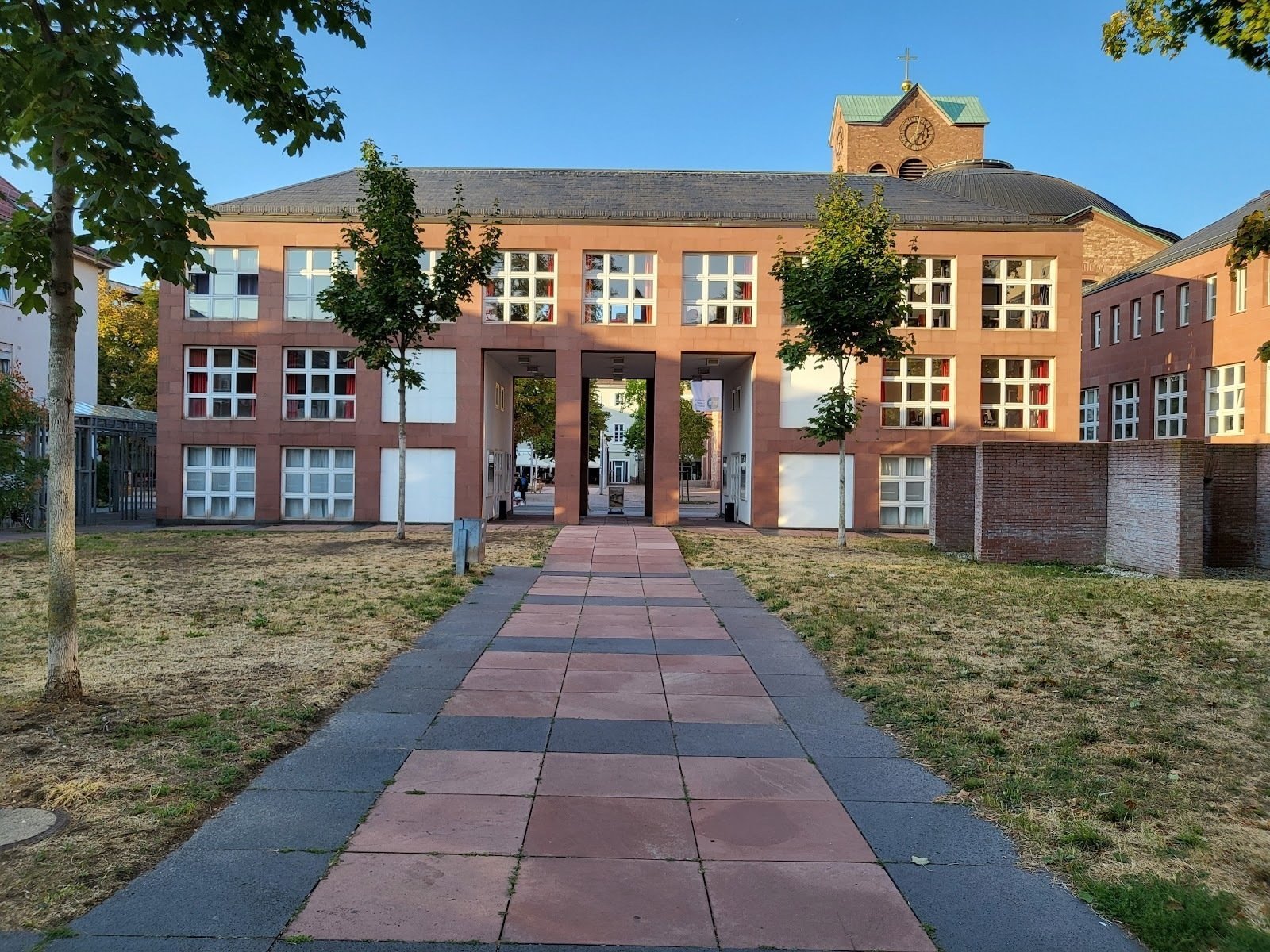<span class="translation_missing" title="translation missing: en.meta.location_title, location_name: Baden State Library, city: Karlsruhe">Location Title</span>