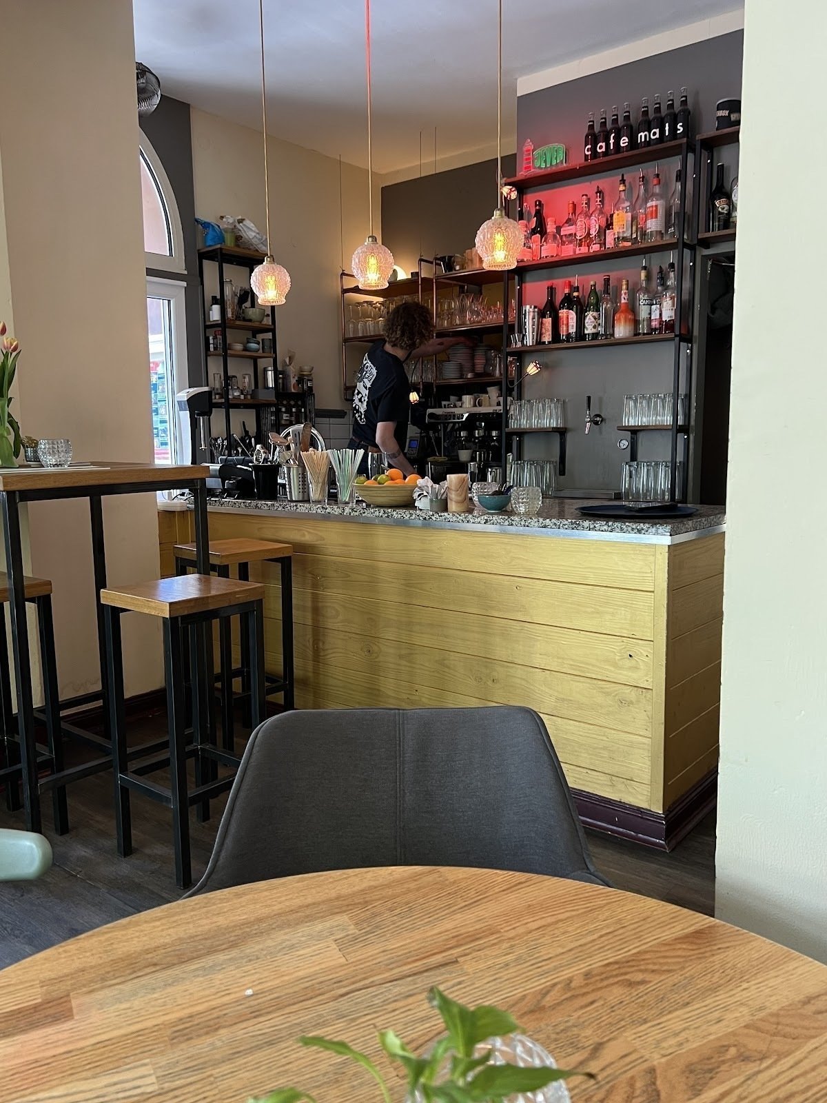<span class="translation_missing" title="translation missing: en.meta.location_title, location_name: café-mats, city: Karlsruhe">Location Title</span>