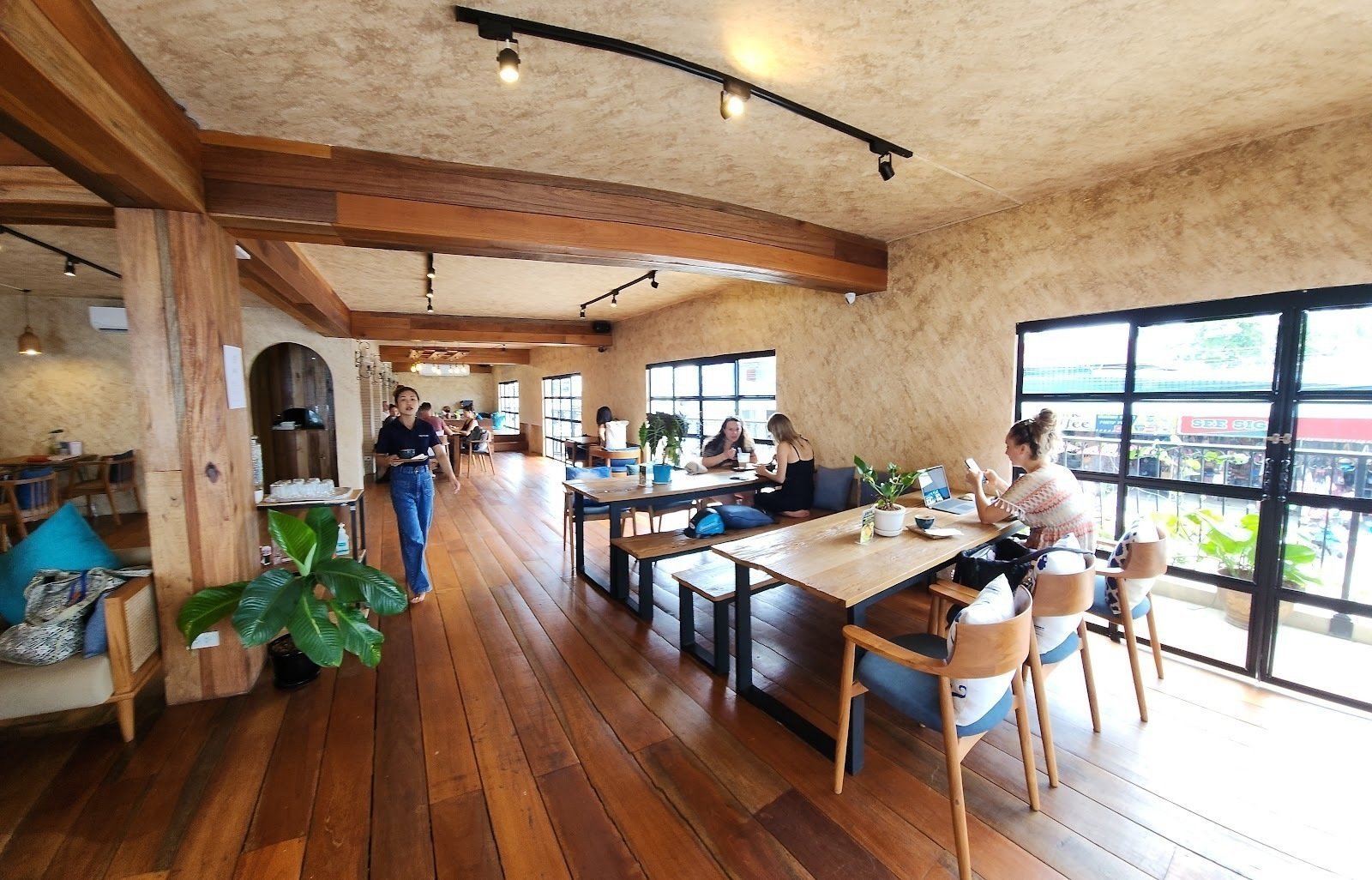<span class="translation_missing" title="translation missing: en.meta.location_title, location_name: Indigo Cafe &amp; Eatery Thongsala, city: Ko Pha-Ngan">Location Title</span>