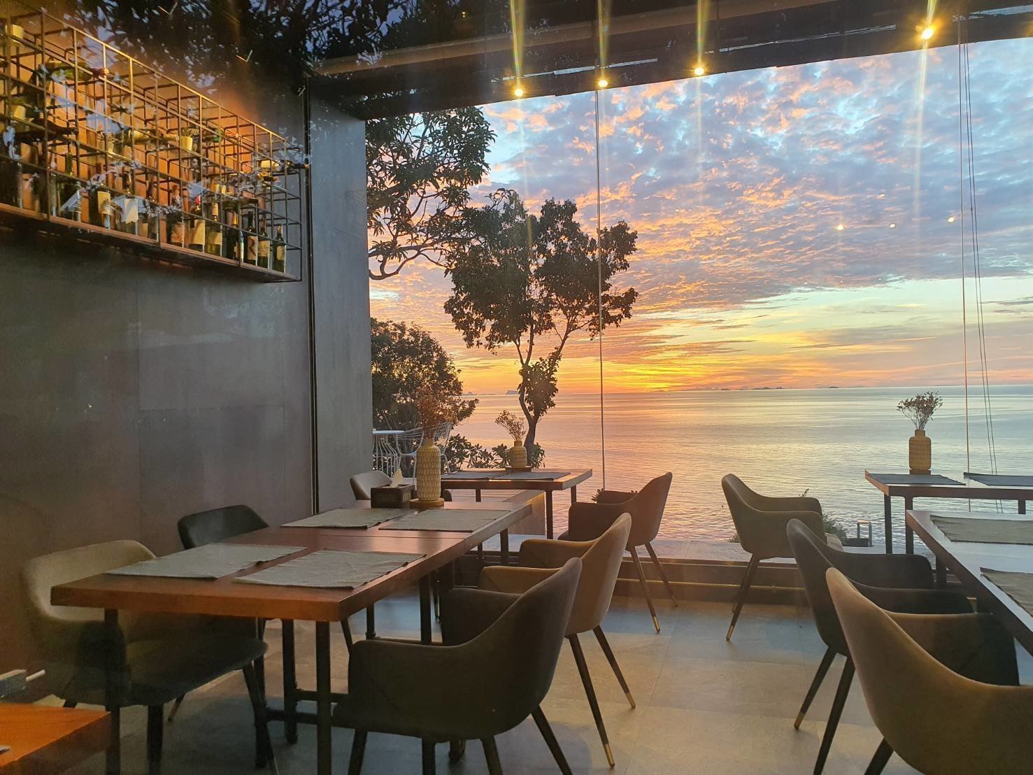 <span class="translation_missing" title="translation missing: en.meta.location_title, location_name: MASLOW Cafe, city: Ko Pha-Ngan">Location Title</span>