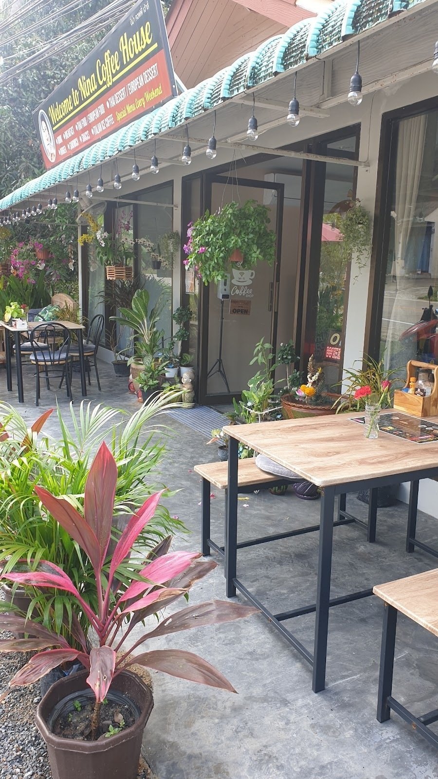 <span class="translation_missing" title="translation missing: en.meta.location_title, location_name: Nina Coffee House, city: Ko Pha-Ngan">Location Title</span>