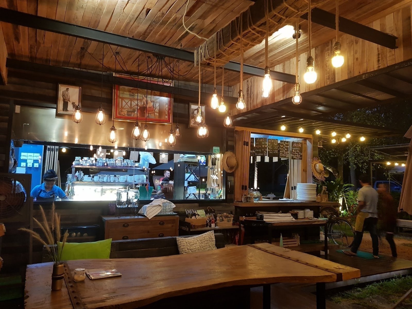 <span class="translation_missing" title="translation missing: en.meta.location_title, location_name: Seed To Feed - Salad Bar, city: Ko Pha-Ngan">Location Title</span>