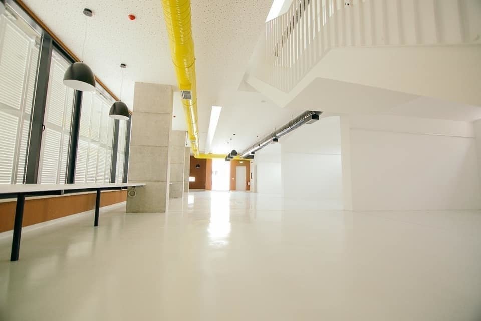 <span class="translation_missing" title="translation missing: en.meta.location_title, location_name: Biblioteka e Qytetit, city: Korçë">Location Title</span>