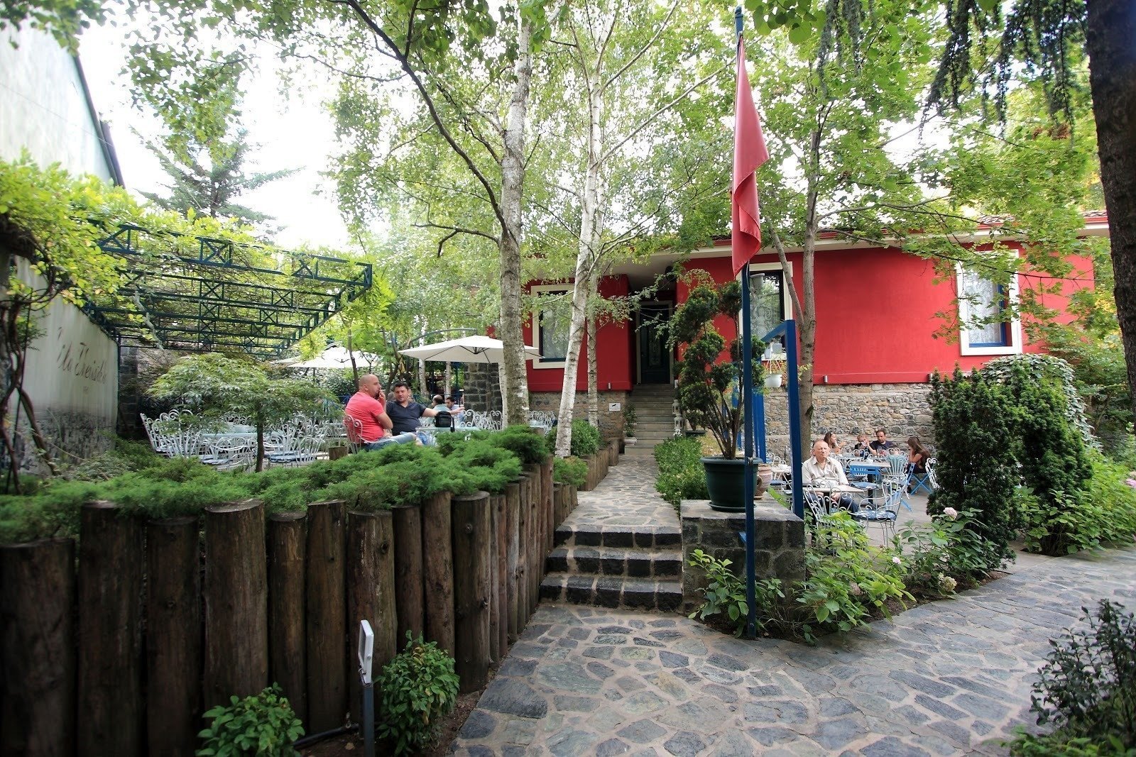 <span class="translation_missing" title="translation missing: en.meta.location_title, location_name: Vila Themistokli, city: Korçë">Location Title</span>