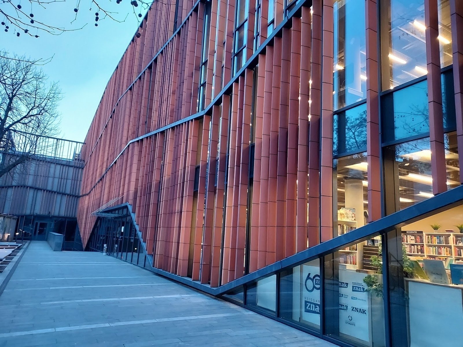 <span class="translation_missing" title="translation missing: en.meta.location_title, location_name: Arteteka Regional Public Library in Krakow, city: Kraków">Location Title</span>