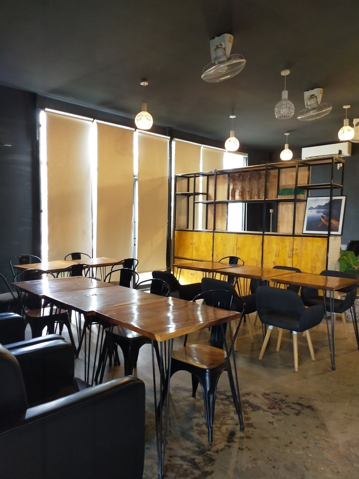 <span class="translation_missing" title="translation missing: en.meta.location_title, location_name: Lotus Café, city: Krong Kampot">Location Title</span>