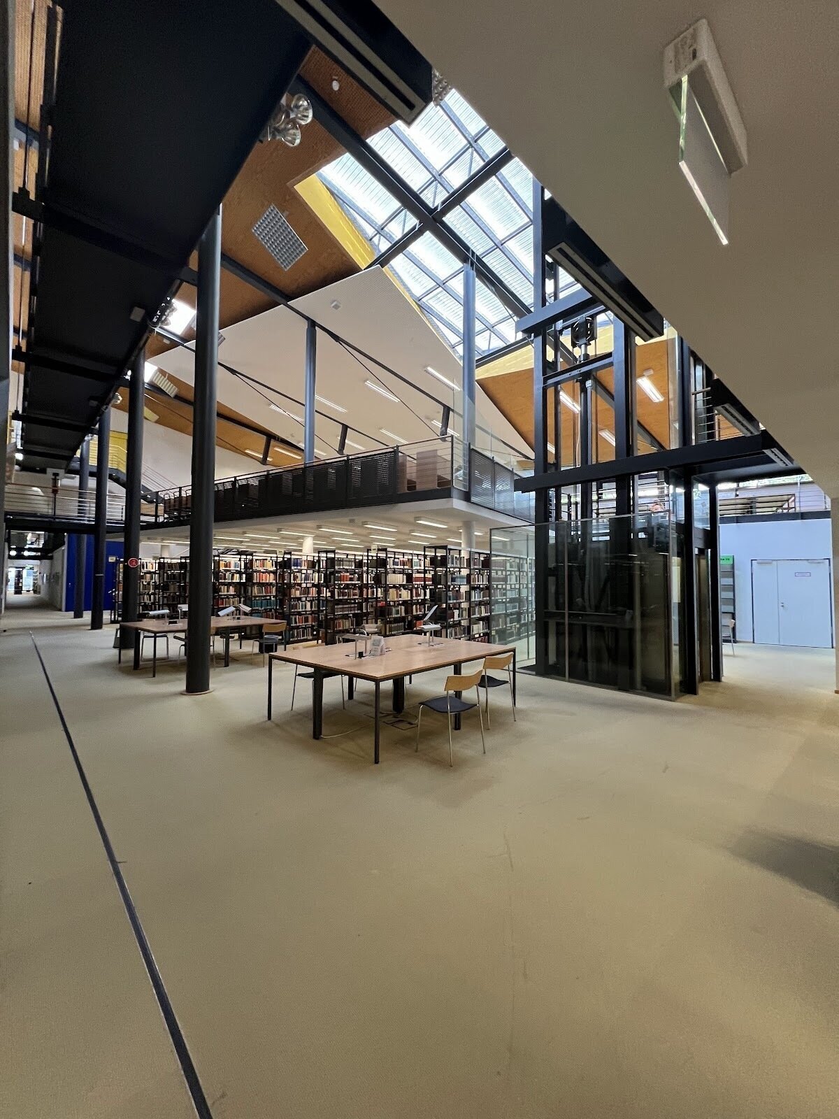 <span class="translation_missing" title="translation missing: en.meta.location_title, location_name: Universitätsbibliothek der RPTU in Landau, city: Landau">Location Title</span>