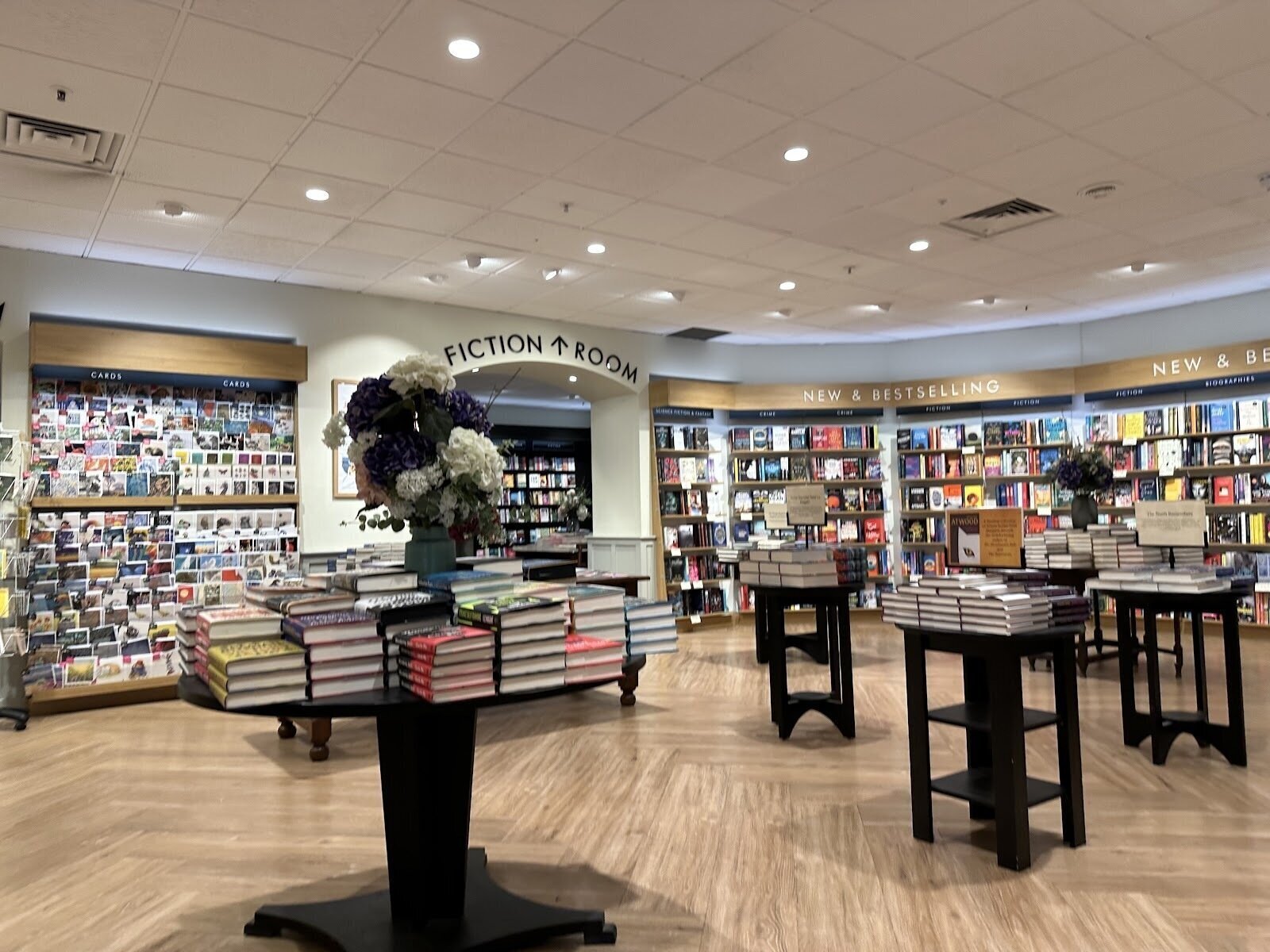 <span class="translation_missing" title="translation missing: en.meta.location_title, location_name: Waterstones, city: Leeds">Location Title</span>