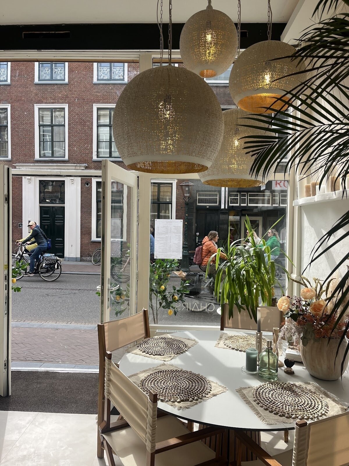 <span class="translation_missing" title="translation missing: en.meta.location_title, location_name: TABLE &amp; CHAIRS, city: Leiden">Location Title</span>