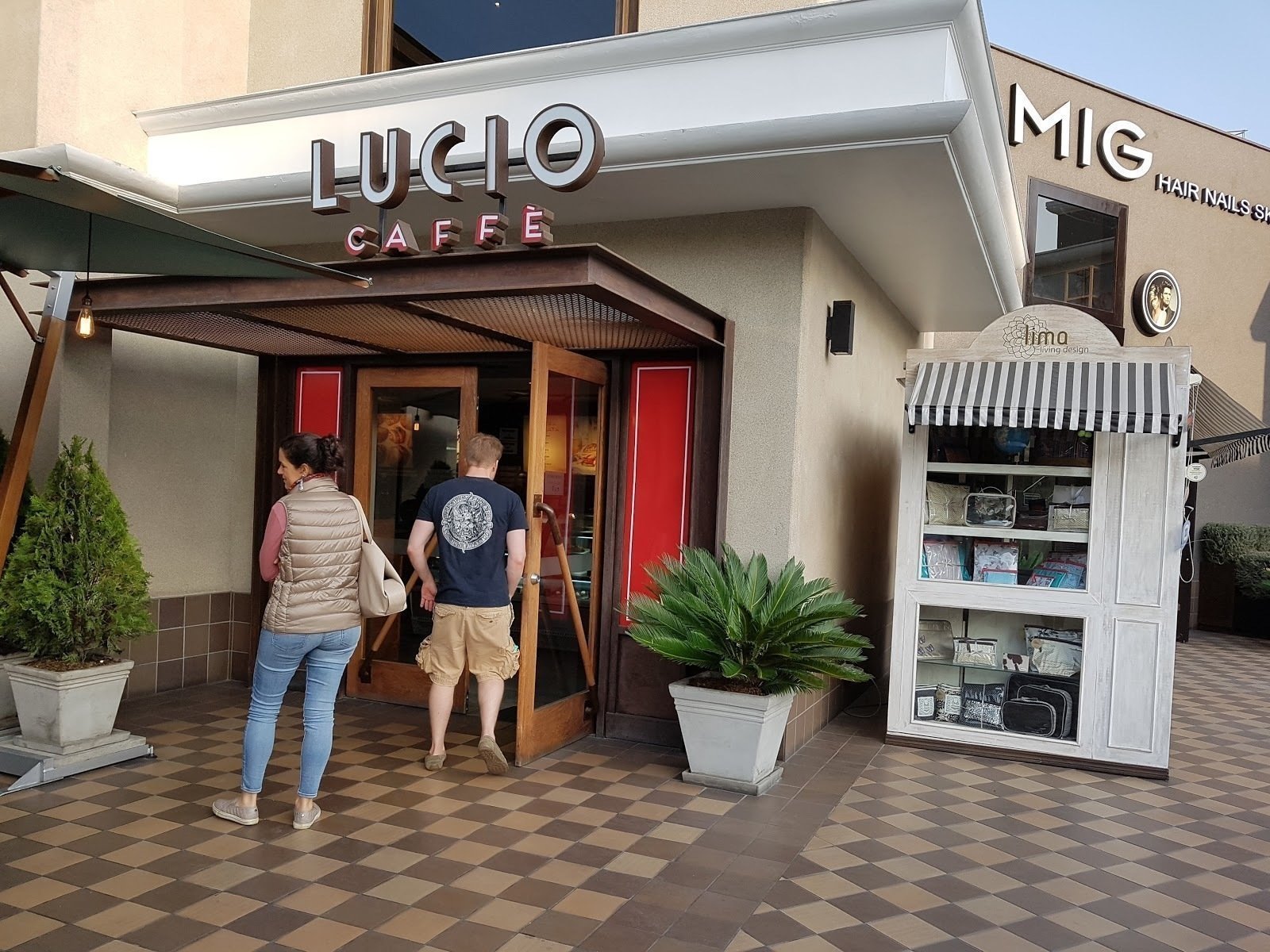 <span class="translation_missing" title="translation missing: en.meta.location_title, location_name: Lucio Caffé, city: Lima">Location Title</span>