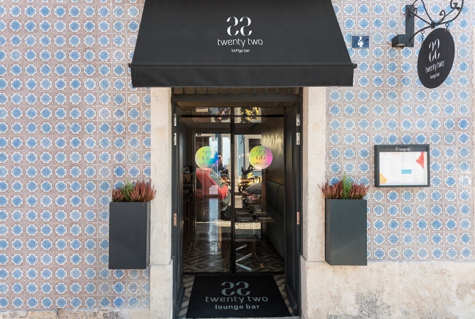 <span class="translation_missing" title="translation missing: en.meta.location_title, location_name: 22 Lounge Bar &amp; Brunch, city: Lisbon">Location Title</span>