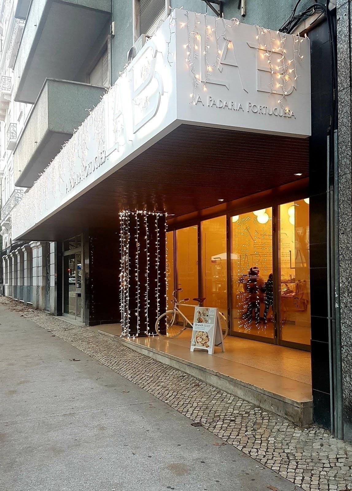 <span class="translation_missing" title="translation missing: en.meta.location_title, location_name: A Padaria Portuguesa - LAB, city: Lisbon">Location Title</span>