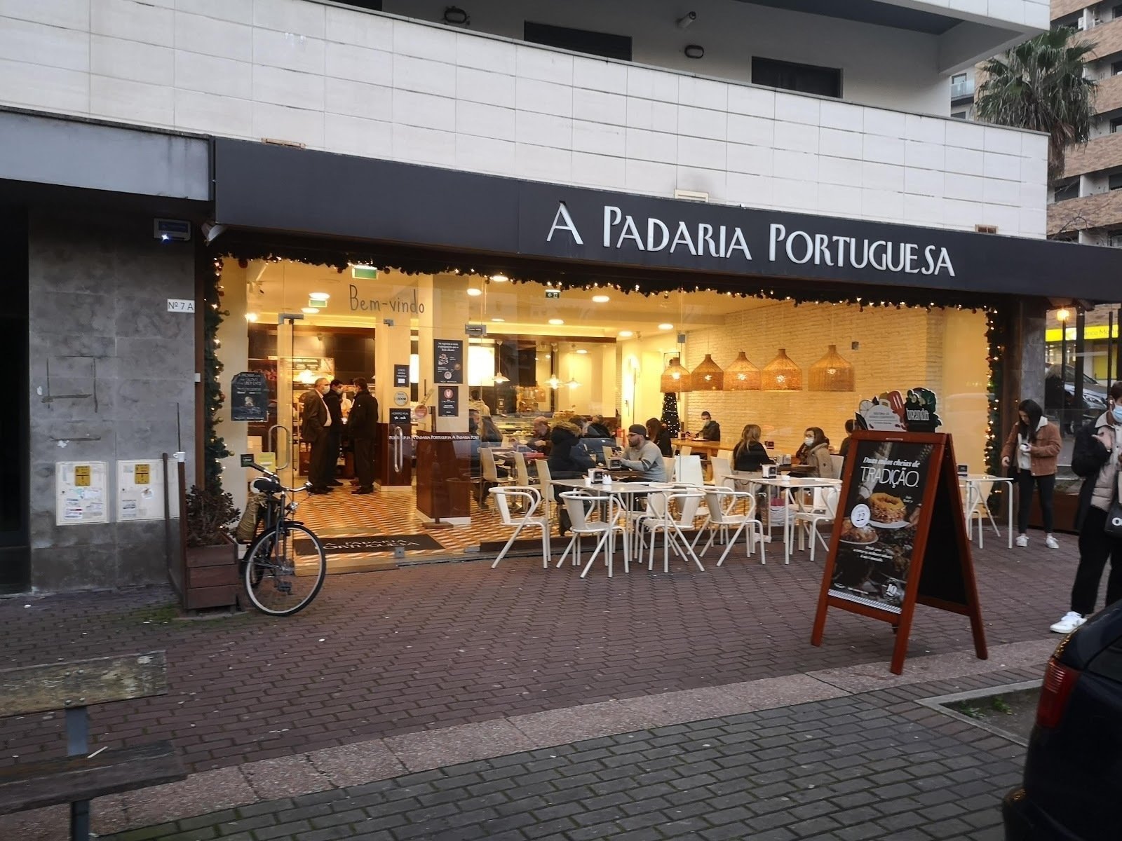 <span class="translation_missing" title="translation missing: en.meta.location_title, location_name: A Padaria Portuguesa, city: Lisbon">Location Title</span>