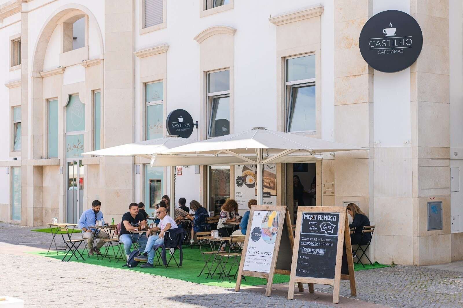 <span class="translation_missing" title="translation missing: en.meta.location_title, location_name: Castilho Cafetarias (Boutique dos Sabores), city: Lisbon">Location Title</span>