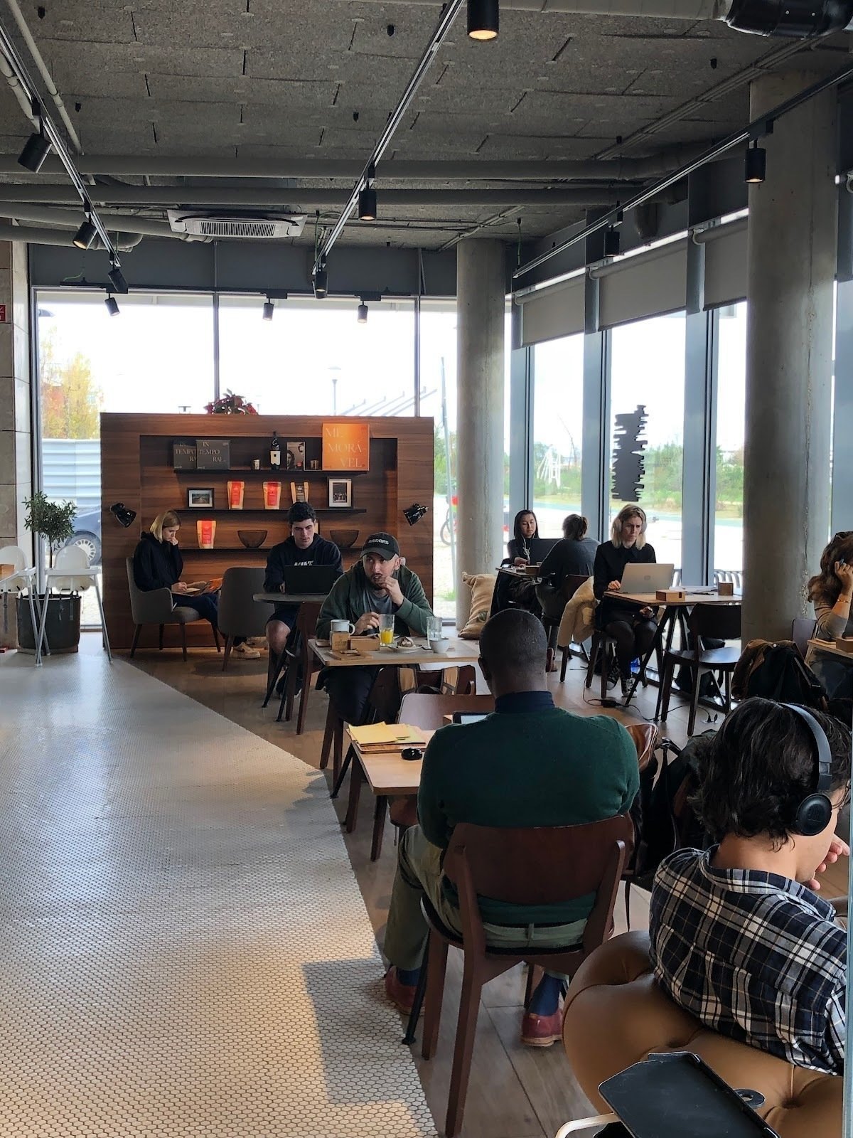 <span class="translation_missing" title="translation missing: en.meta.location_title, location_name: Delta The Coffee House Experience Prata Riverside, city: Lisbon">Location Title</span>