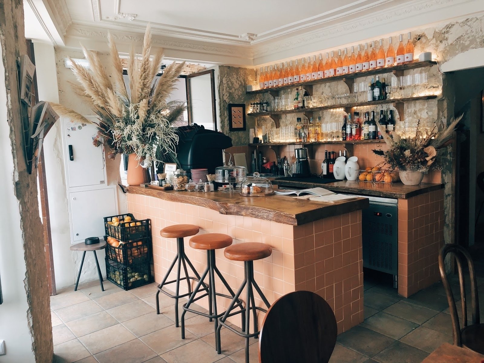 <span class="translation_missing" title="translation missing: en.meta.location_title, location_name: Seagull Method cafe, city: Lisbon">Location Title</span>