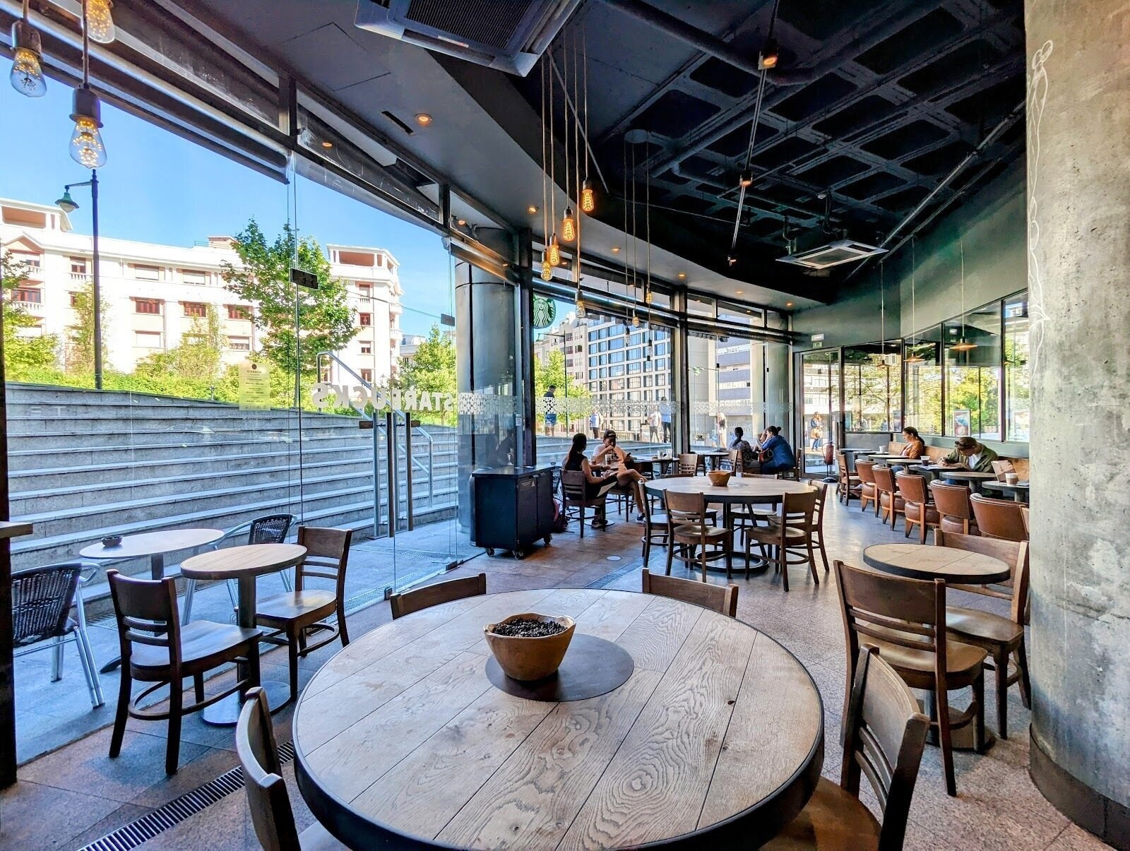 <span class="translation_missing" title="translation missing: en.meta.location_title, location_name: Starbucks - El Corte Inglés, city: Lisbon">Location Title</span>