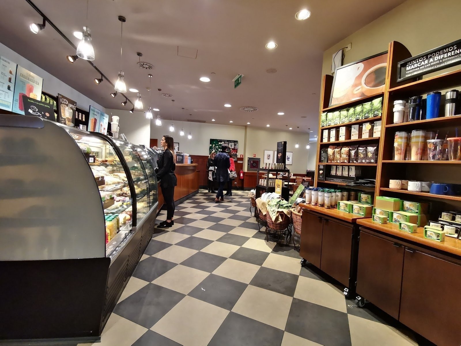 <span class="translation_missing" title="translation missing: en.meta.location_title, location_name: Starbucks @ R. do Carmo, city: Lisbon">Location Title</span>