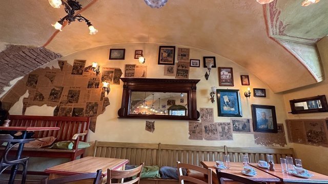 Le Petit Cafe